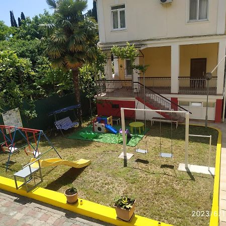 Бестужевский Дворик Gagra Luaran gambar