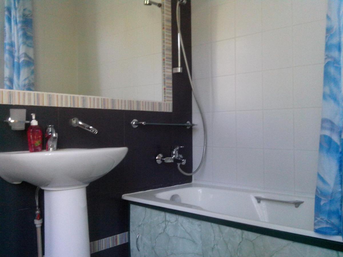 Бестужевский Дворик Gagra Luaran gambar