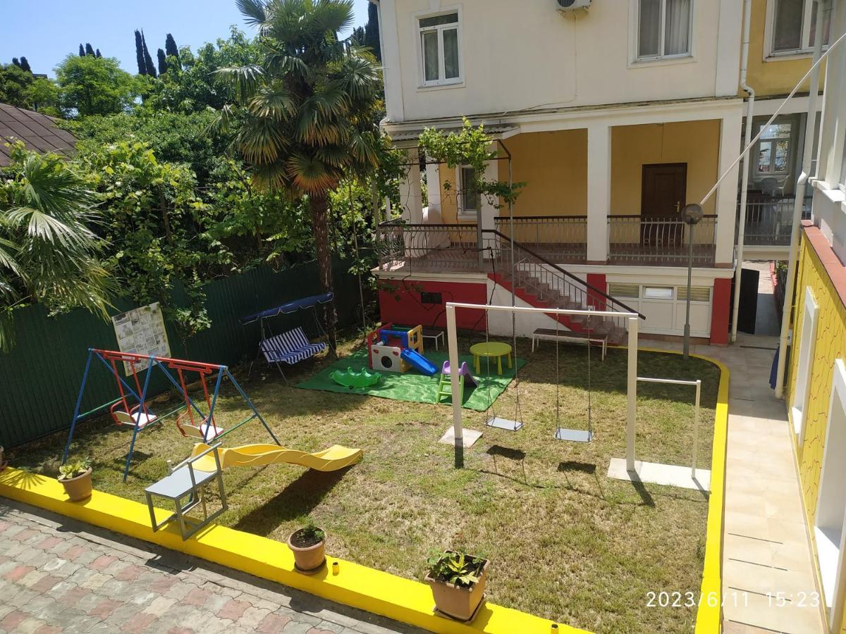 Бестужевский Дворик Gagra Luaran gambar