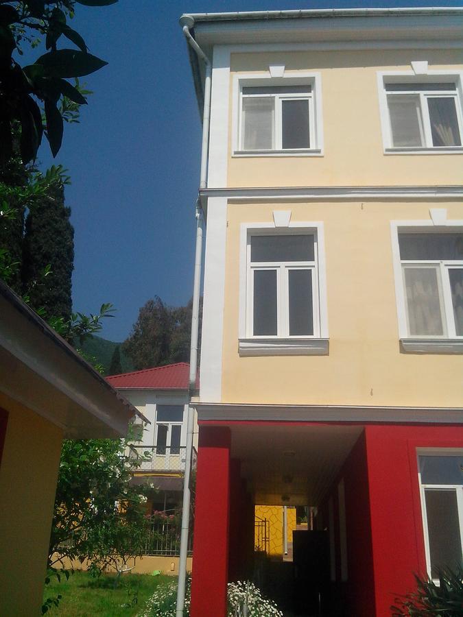 Бестужевский Дворик Gagra Luaran gambar