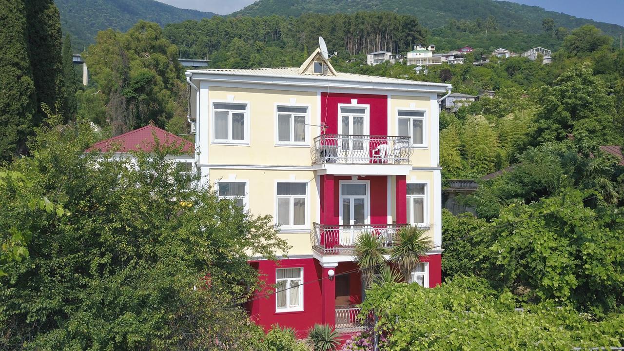 Бестужевский Дворик Gagra Luaran gambar